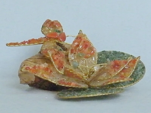 Libelle mit Seerose (± 15 cm) mit Karneol und Bergkristall